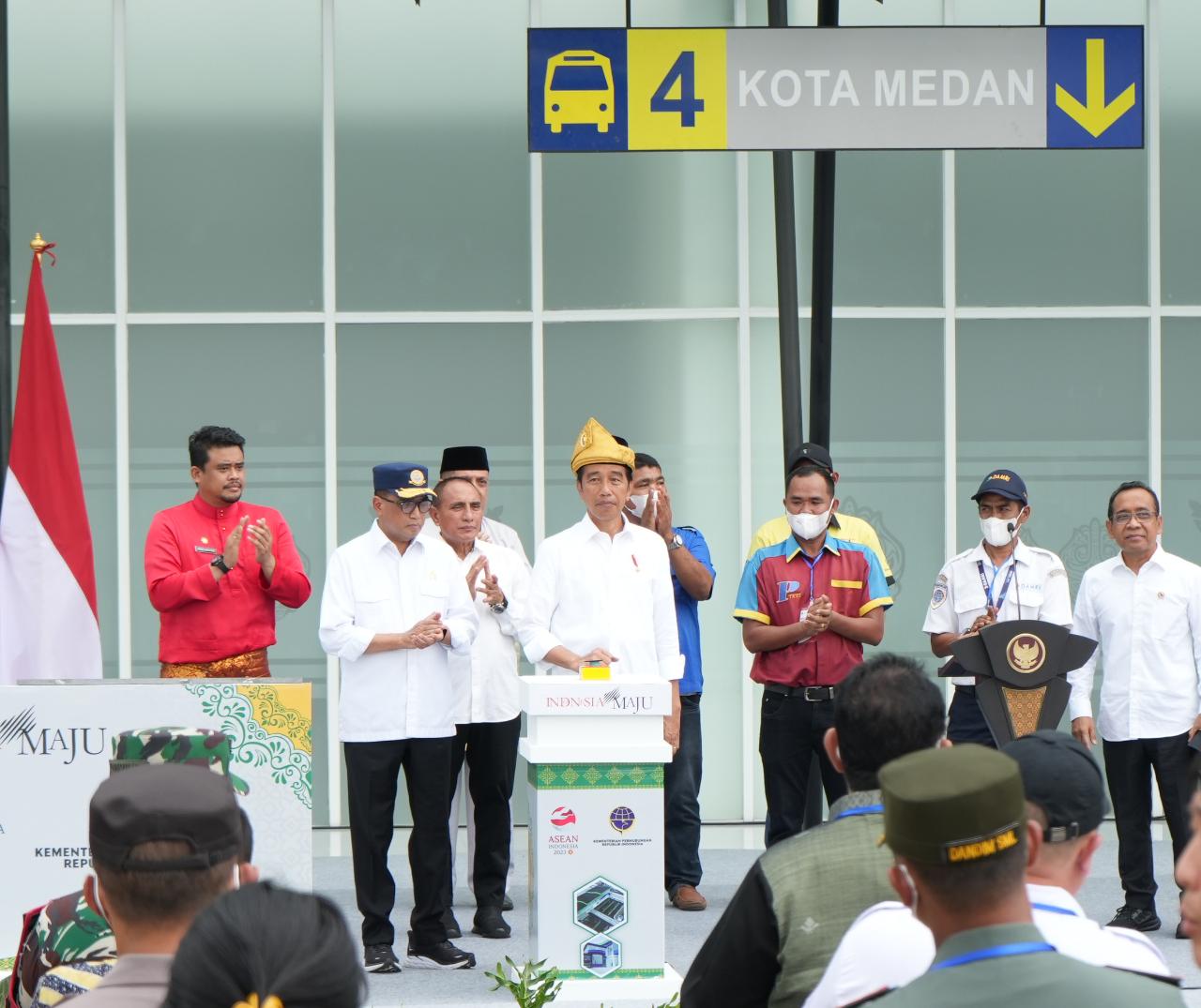 Presiden Jokowi Resmikan Terminal Amplas Medan
