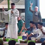 Gubernur Sumatera Utara Edy Rahmayadi berbuka puasa bersama keluarga besar Angkatan Udara Republik Indonesia (AURI) dalam acara Ramadan Berbagi di Pelataran Rumah Dinas Gubernur Sumut, Jalan Sudirman Nomor 41 Medan, Rabu (19/4). (Foto: Dinas Komunikasi dan Informatika Provinsi Sumut : Veri Ardian)