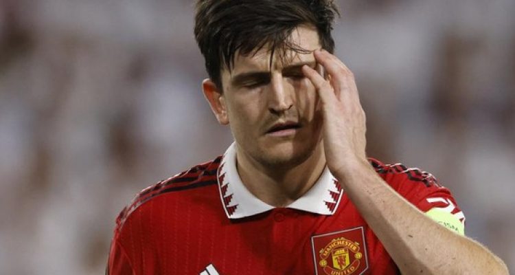 Bek tengah sekaligus kapten MU Harry Maguire dituding blunder melulu. (Foto: REUTERS/MARCELO DEL POZO/informasiterpercaya.com)