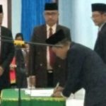 TEKS: Bupati Nias Ya’atulo Gulo SE SH MSi melantik pejabat pimpinan Tinggi Pratama, Pejabat Administrasi dan Fungsional di Ruang Rapat Lantai III Kantor Bupati Nias, Senin (17/04/2023).(Dok/informasiterpercaya.com)