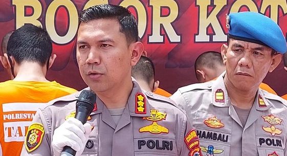 Teks: Polres Bogor berhasil membekuk empat pelaku penganiayaan satu keluarga di Kota Bogor.(Ist)