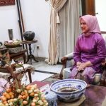 Teks: Presiden Joko Widodo (Jokowi) dan Ibu Negara Iriana Joko Widodo saat halalbihalal ke kediaman Ketum PDIP Megawati Soekarnoputri.(Ist:informasiterpercaya.com)