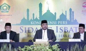 Teks Foto: Menteri Agama Yaqut Cholil Qoumas memimpin sidang Isbat di Kantor Kementerian Agama, Jalan MH Thamrin No. 6, Jakarta, Kamis (20/4/2023), dalam menentukan 1 Syawal 1444 H/2023. Diputuskan, 1 Syawal 1444 H ditetapkan Sabtu 22 April 2023.(Ist: informasiterpercaya.com)