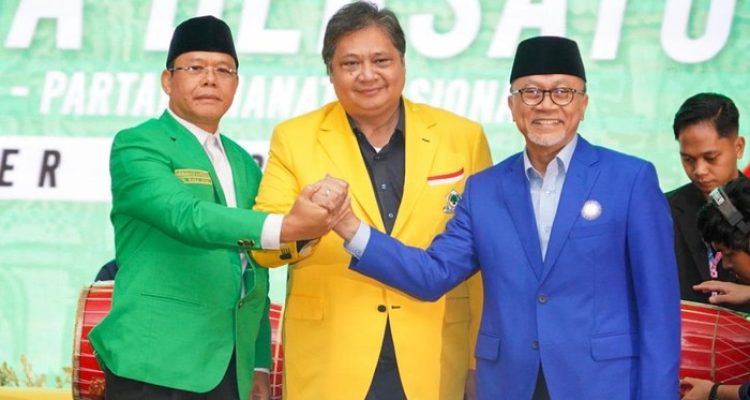 Teks: Koalisi Indonesia Bersatu (KIB) bergabung dengan PDIP dengan syarat Ganjar Pranowo sebagai capres. Partai Golkar menilai ada potensi KIB gabung PDIP jadi KIB plus, namun dengan sejumlah catatan.(Ist)