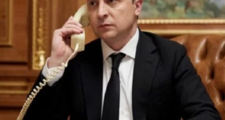 TEKS: Presiden Ukraina Volodymyr Zelensky mengecam keras rentetan serangan rudal Rusia yang menewaskan sedikitnya 26 orang, termasuk lima anak.(Ist/informasiterpercaya.com)