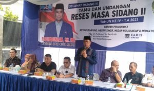 Anggota DPRD Medan, Parlindungan SH MH saat melaaksanakan Reses Masa Sidang II Tahun Ke IV-TA 2023 di dua tempat yakni Jalan Batu Putih Kelurahan Pahlawan Kecamatan Medan Perjuangan dan di GOR AHS Jalan Letda Sujono Kelurahan Tembung Kecamatan Medan Tembung.(Foto: informasiterpercaya.com/adi wasgo)