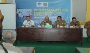 TEKS: Bupati Asahan diwakili oleh Asisten II Ir Oktoni Eryanto, MMA saat membuka Pengenalan Teknologi Informasi Komunikasi (TIK) bagi disabilitas di Aula MUI Kabupaten Asahan.(Foto:informasiterpercaya.com)