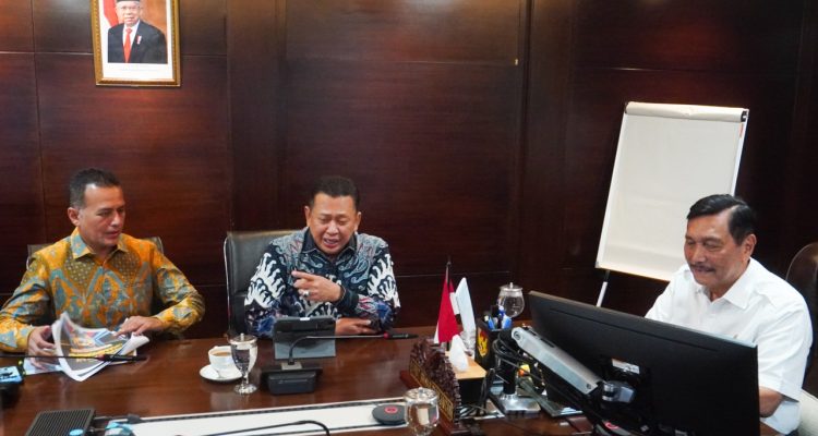 TEKS: Wagubsu Musa Rajekshah saat menemui Menteri Koordinator Bidang Kemaritiman dan Investasi (Menko Marves) Luhut Binsar Pandjaitan di Jakarta, Senin (8/5).(Foto: informasiterpercaya.com)