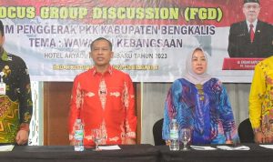 TEKS: Wabup Bagus pada pembukaan Fokus Group Discussion (FGD) bagi anggota PKK Kabupaten Bengkalis, Sabtu, 13 Mei 2023 di hotel Aryaduta, Pekanbaru.(Foto:informasiterpercaya.com)