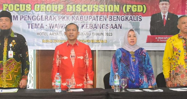 TEKS: Wabup Bagus pada pembukaan Fokus Group Discussion (FGD) bagi anggota PKK Kabupaten Bengkalis, Sabtu, 13 Mei 2023 di hotel Aryaduta, Pekanbaru.(Foto:informasiterpercaya.com)