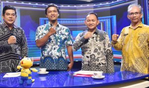 TEKS: Dinas Komunikasi dan Informatika Provinsi Sumut melaksanakan kegiatan Monitoring Opini dan Aspirasi Publik yang dilaksanakan melalui Talk Show dengan materi "Antisipasi dalam menghadapi cuaca ekstrim di Sumatera Utara" di Studio TVRI Sumut Jalan Putri Hijau Medan, Jumat (5/5).(Foto/informasiterpercaya.com)