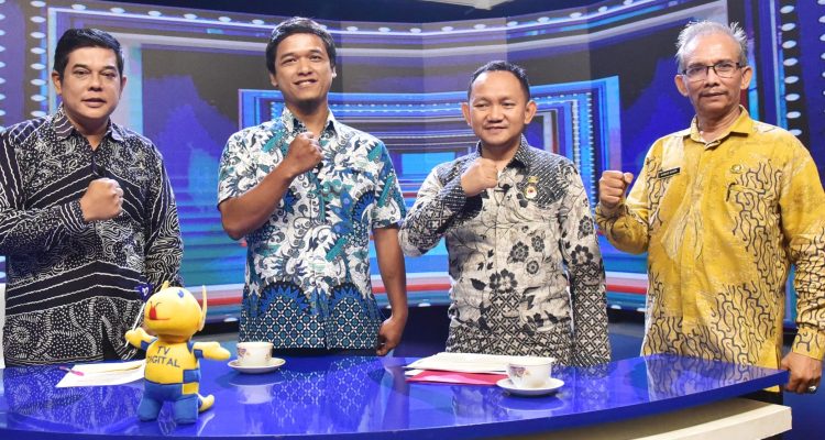 TEKS: Dinas Komunikasi dan Informatika Provinsi Sumut melaksanakan kegiatan Monitoring Opini dan Aspirasi Publik yang dilaksanakan melalui Talk Show dengan materi "Antisipasi dalam menghadapi cuaca ekstrim di Sumatera Utara" di Studio TVRI Sumut Jalan Putri Hijau Medan, Jumat (5/5).(Foto/informasiterpercaya.com)