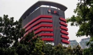 TEKS: KPK melakukan penggeledahan di kantor Kementerian Sosial (Kemensos), Jakarta Pusat. Penggeledahan dilakukan terkait kasus dugaan korupsi bantuan sosial (bansos) beras di Kementerian Sosial.(Foto:Ist)