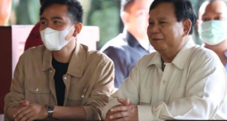 Wali Kota Surakarta Gibran Rakabuming Raka ketika ngrobrol Prabowo Subianto.(Foto:Dok)