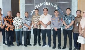 TEKS: Wabup Asahan Taufik Zainal Abidin Siregar, S.Sos, MSi saat mengikuti Grand Launching MPP secara virtual di gedung MPP Kabupaten Asahan.(Foto:informasiterpercaya.com)