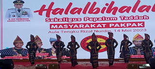 TEKS: Keluarga besar Himpunan Masyarakat Pakpak (Himpak) menggelar acara halal bihalal dan Pepalum Teddoh (pelepas rindu) di Aula Tengku Rizal Nurdin Rumah Dinas Gubeenur Jalan Sudirman, Medan.(Foto:informasiterpercaya.com)