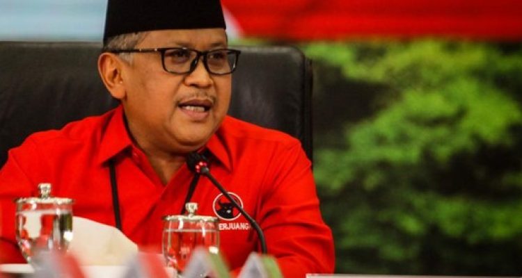 TEKS: Sekjen PDIP Hasto Kristiyanto menjelaskan makna senyuman Megawati Soekarnoputri tersebut.(Foto/Ist)