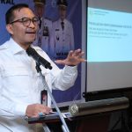 TEKS: Kepala Dinas Komunikasi dan Informatika (Kominfo) Provinsi Sumatera Utara (Sumut) Ilyas Sitorus membuka kegiatan Pemutakhiran Usulan Daftar Data Pra Forum Satu Data di Lingkungan Pemprov Sumut di Ruang Jamin Ginting Le Polonia Hotel & Convention, Jalan Sudirman Nomor 14 Medan, Kamis (11/5).(Foto: informasiterpercaya.com)