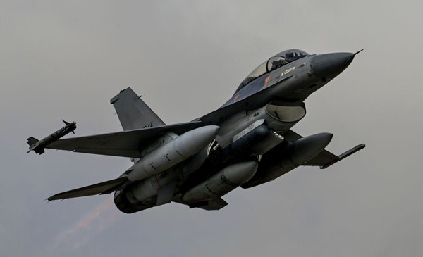 Negara barat sedang berancang-ancang mengabulkan permintaan Ukraina akan jet tempur F-16.