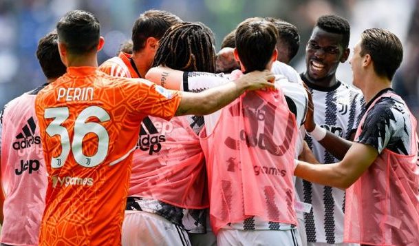 TEKS: Pemain Juventus merayakan kemenangan atas Atalanta.(Foto:Ist)