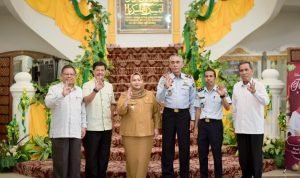 Bupati Bengkalis Kasmarni, menerima kunjungan silaturahmi Kepala Kantor Imigrasi Bengkalis, Zakaria didampingi Kepala Urusan Keuangan, Yanto di Wisma Sri Mahkota Bengkalis, Senin (8/5/2023).