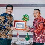 TEKS: Wali Kota Medan Bobby Nasution saat menerima kedatangan Kepala Otoritas Jasa Keuangan (OJK) Regional 5 Sumatera Bagian Utara (Sumbagut) Bambang Mukti Riyadi di Balai Kota Medan, Kamis (4/5/2023).(Ist)