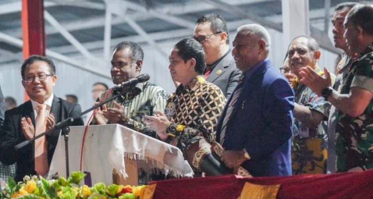 TEKS: Wamen ATR/BPN Raja Juli Antoni membuka peringatan Hari Paskah Nasional 2023 di Stadion Perseman Sanggeng Manokwari, Papua Barat.(Dok)