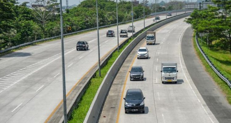 TEKS: Lembaga Survei Indikator Politik Indonesia merilis survei sikap terhadap pelayanan kepolisian untuk menjaga rumah dan kendaraan bermotor yang ditinggalkan mudik. Hasilnya, 83,3% masyarakat disebut puas dengan pelayanan polisi menjaga rumah atau kendaraan bermotor yang ditinggalkan saat mudik.(Foto:Ist)