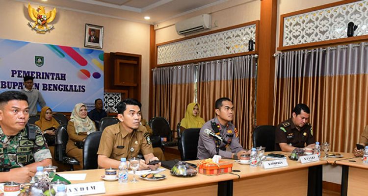 TEKS: Pemkab Bengkalis saat mengikuti rapat koordinasi pengendalian inflasi di ruang rapat Hang Jebat, Kantor Bupati Bengkalis, Senin 15 Mei 2023.(Foto:informasiterpercaya.com)