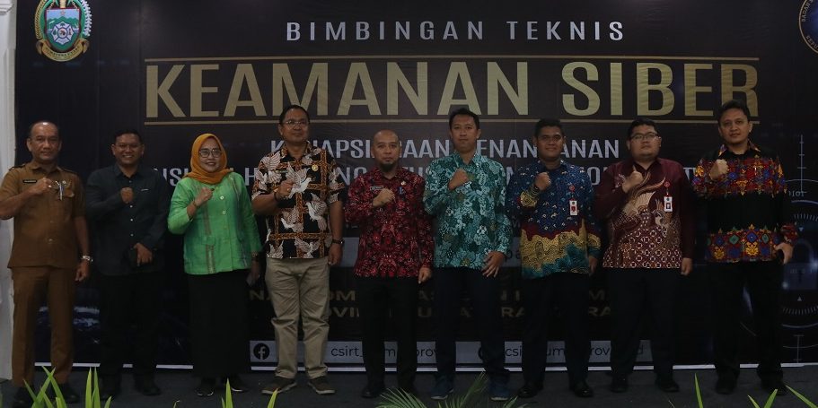 TEKS: Kepala Bidang Persandian dan Keamanan Informasi Dedi Irawan mewakili Kepala Dinas Kominfo Sumut Ilyas Sitorus pada pembukaan Bimtek Keamanan Siber bagi pengelola siber dan sandi Kabupaten/Kota se-Sumut di Aula Hotel Khas Parapat, Jalan Marihat Nomor 1 Parapat, Kabupten Simalungun.(Foto:informasiterpercaya.com)