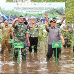 Bupati Bengkalis melalui Wakil Bupati H. Bagus Santoso mengikuti Puncak Penanaman Mangrove Nasional dilaksanakan secara serentak jajaran TNI di seluruh Indonesia dipimpin Presiden Joko Widodo.(Foto:informasiterpercaya.com)