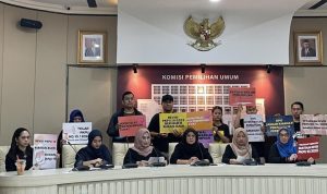 Aktivis Masyarakat Peduli Keterwakilan Perempuan saat melakukan aksi di KPU RI.(Foto:Ist)