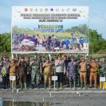 TEKS: Bupati Asahan H Surya, BSc saat mengikuti acara Puncak Penanaman Mangrove Nasional secara serentak yang diikuti oleh Jajaran TNI Di Seluruh Indonesia dan dibuka langsung oleh Presiden RI secara virtual.(Foto:informasiterpercaya.com)