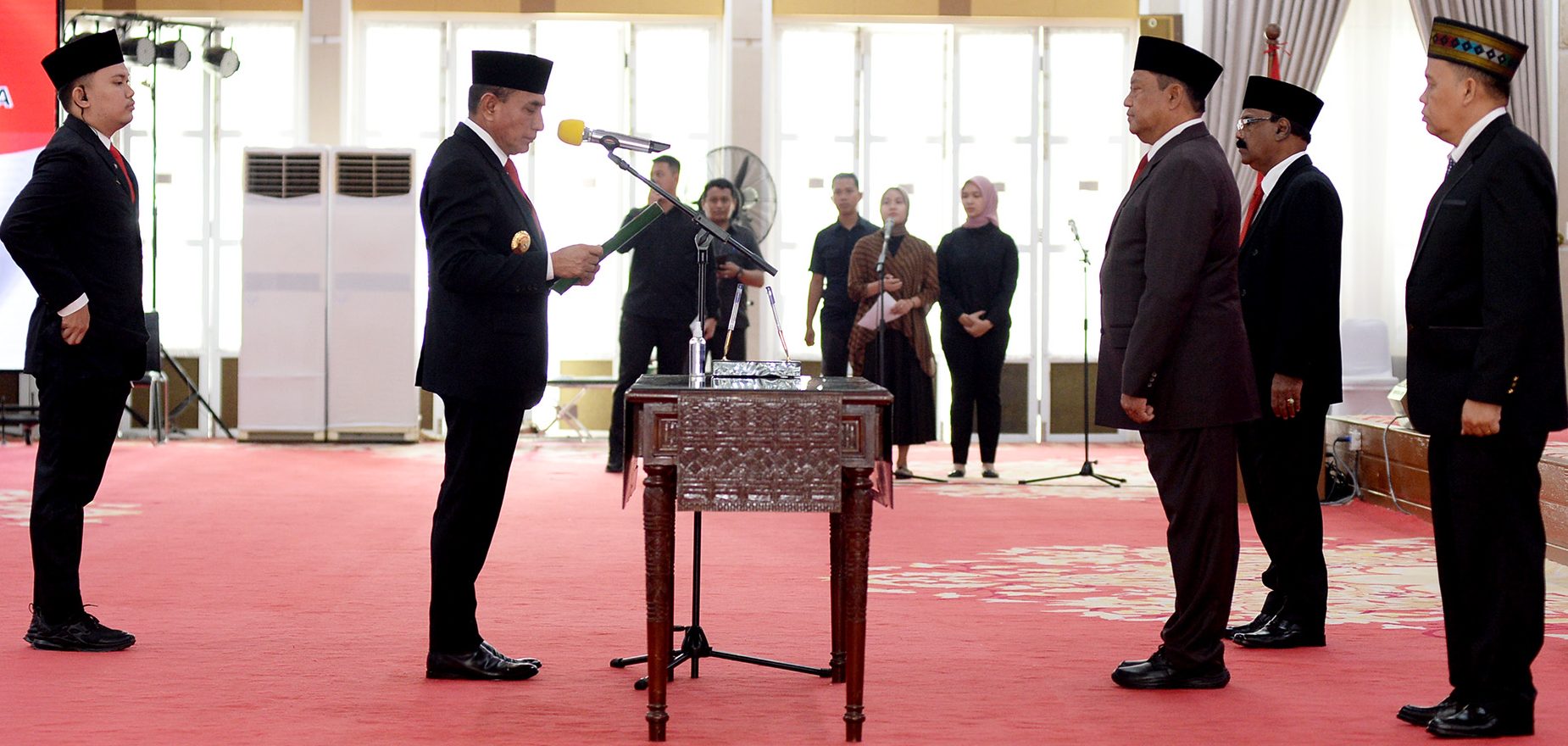 Gubernur Sumatera Utara (Sumut) Edy Rahmayadi melantik Pengurus Forum Kerukunan Umat Beragama (FKUB) Provinsi Sumut Periode 2023-2028 di Aula Tengku Rizal Nurdin, Jalan Jenderal Sudirman Nomor 41 Medan, Selasa (27/6).(Foto:www.informasiterpercaya.com)