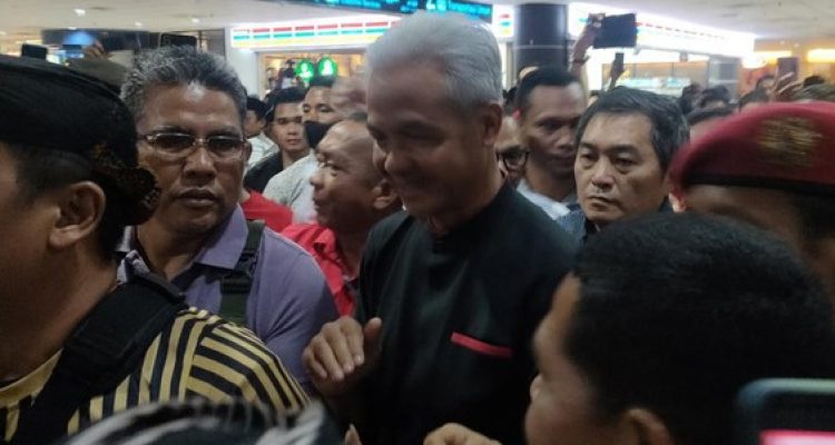 Bakal calon presiden (bacapres) PDIP Ganjar Pranowo tiba di Kualanamu International Airport, Medan, Sumatra Utara.(Foto:www.informasiterpercaya.com)