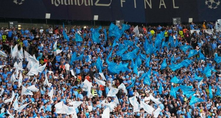 Para suporter Manchester City rasakan pengalaman horor di final Liga Champions. Mereka terjebak berjam-jam di bus sampai muntah dan buang air kecil lewat jendela!