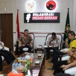 Ketua DPRD Medan Hasyim SE saat menerima kunjungan sejumlah Pengurus Majelis Tinggi Agama Khonghucu Indonesia (MATAKIN) Kota Medan – Sumatera Utara, hari ini di ruang kerjanya.(Foto:www.informasiterpercaya.com)