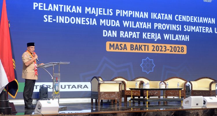 TEKS: Gubsu Edy Rahmayadi menghadiri dan memberi motivasi pada para peserta pelantikan Majelis Pimpinan Ikatan Cendikiawan Muslim se-Indonesia Muda (ICMI Muda) Wilayah Provinsi Sumut masa bakti 2023-2028 di Aula Raja Inal Siregar lantai 2 Gedung Kantor Gubernur Sumut Jalan Diponegoro Nomor 30 Medan, Senin (12/6).(Foto:www.informasiterpercaya.com)