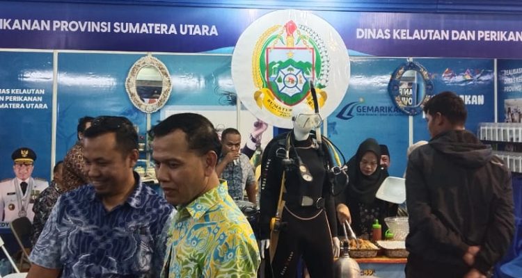 Stand Dinas Perikanan dan Kelautan (Diskanla) Provinsi Sumut menarik perhatian pengunjung Pekan Raya Sumatera Utara (PRSU) ke-49.(FOTO: www.informasiterpercaya.com)