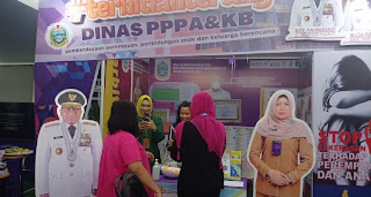 Dinas Pemberdayaan Perempuan, Perlindungan Anak dan Keluarga Berencana (PPPA & KB) Provinsi Sumatera Utara membuka layanan advokasi atas kekerasan terhadap perempuan dan anak di arena Pekan Raya Sumatera Utara (PRSU) ke-49.(Foto:www.informasiterpercaya.com)