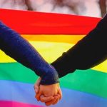 Seorang guru di Italia dilarang mengajar anak-anak di perkemahan musim panas Katolik. Guru tersebut dilarang setelah foto-foto tindakan homoseksualnya tersebar di media sosial.(Foto:www.informasiterpercaya.com)