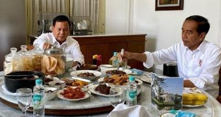 Jokowi makan siang bareng Prabowo di Istana Bogor.(FOTO: www.informasiterpercaya.com)