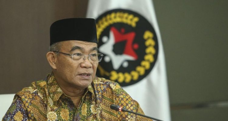 Ketua DPP PDI Perjuangan (PDIP) Ahmad Basarah menyebut ada peluang Menteri Koordinator Bidang Pembangunan Manusia dan Kebudayaan (Menko PMK) Muhadjir Effendy menjadi bakal calon wakil presiden (bacawapres) Ganjar Pranowo.(Foto:www.informasiterpercaya.com)