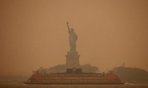 Langit New York benar-benar muram dengan kualitas udara yang buruk banget. Kota besar di Negeri Paman Sam itu gelap karena polusi kebakaran hutan.(Foto:www.informasiterpercaya.com)