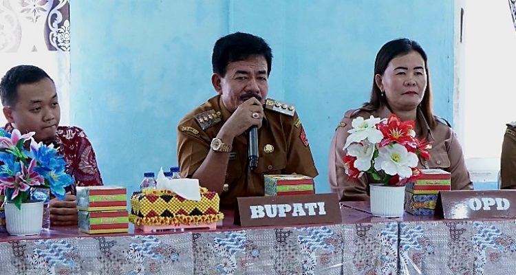 Bupati Nias Barat Khenoki Waruwu, membuka secara resmi pelaksanaan seleksi Calon Taruna/Taruni Kelautan dan Perikanan, yang dilaksanakan di Aula Kantor Camat Sirombu, Selasa (20/6/2023) yang diikuti sebanyak 35 orang Calon Taruna/Taruni yang telah lulus seleksi administrasi se-Kepulauan Nias.(Foto:www.informasiterpercaya.com)