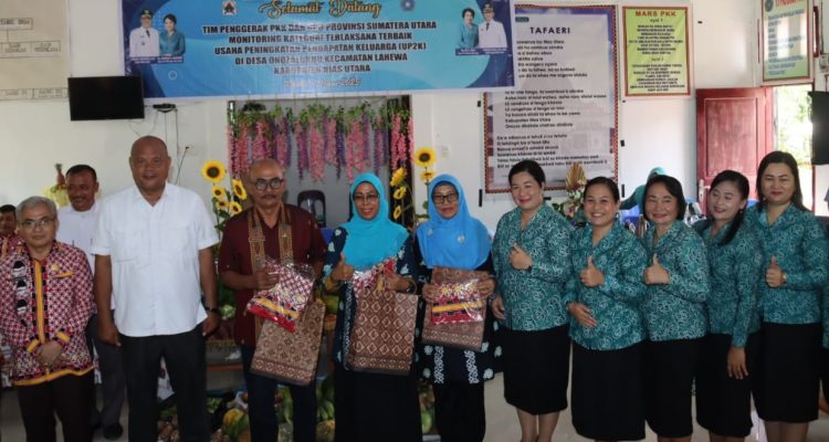 TP PKK Provinsi Sumatera Utara Laksanakan Monitoring UP2K di Desa Onozalukhu Kecamatan Lahewa, Kamis (15 Juni 2023).