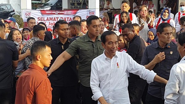 PRESIDEN Joko Widodo (Jokowi) dinilai seperti juru bicara (jubir) kelompok tertentu.