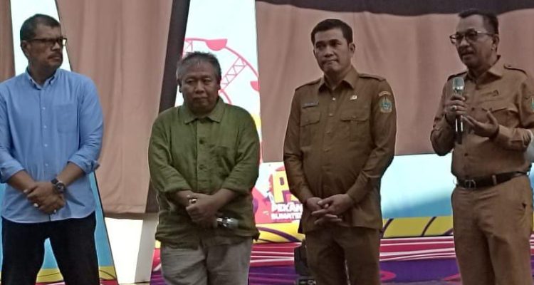 TEKS: Kabiro Prekonomian Sekdaprovsu, Naslindo Sirait, Kadis Komimfo Sumut, Ilayas Sitorus, Ivent Organizer (IO) Iwan serta Direktur Utama (Dirut) PT Pembangunan Prasarana Sumatera Utara (PPSU) Refli Yuner. (Foto:www.informasiterpercaya.com)