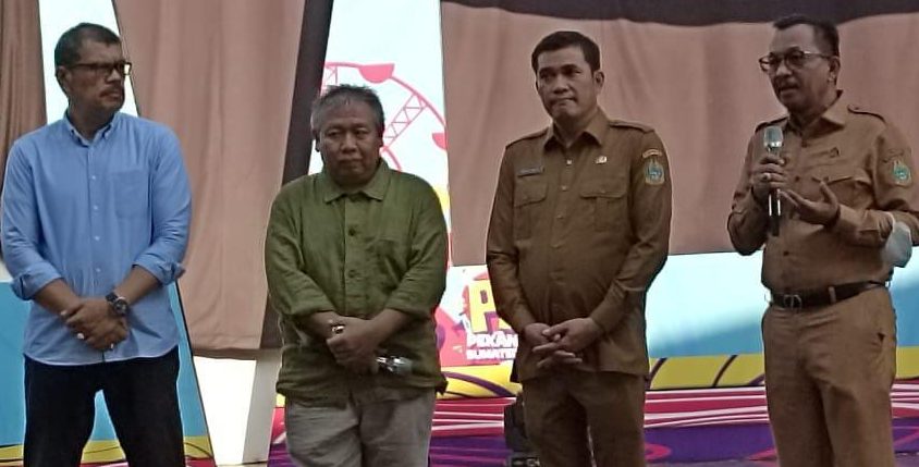 TEKS: Kabiro Prekonomian Sekdaprovsu, Naslindo Sirait, Kadis Komimfo Sumut, Ilayas Sitorus, Ivent Organizer (IO) Iwan serta Direktur Utama (Dirut) PT Pembangunan Prasarana Sumatera Utara (PPSU) Refli Yuner. (Foto:www.informasiterpercaya.com)