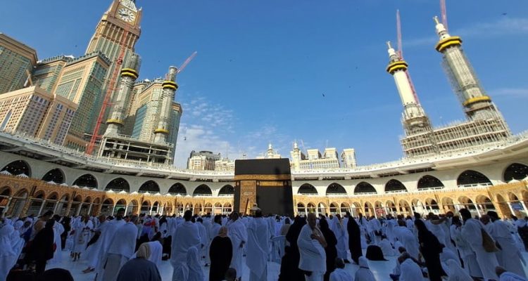 JEMAAH haji Indonesia terus berdatangan ke Kota Mekah Al-Mukarramah, baik dari Madinah maupun Jeddah. Sampai hari ini, tercatat ada 370 kelompok terbang (kloter) dengan 140.669 jemaah haji yang sudah tiba di Mekah.